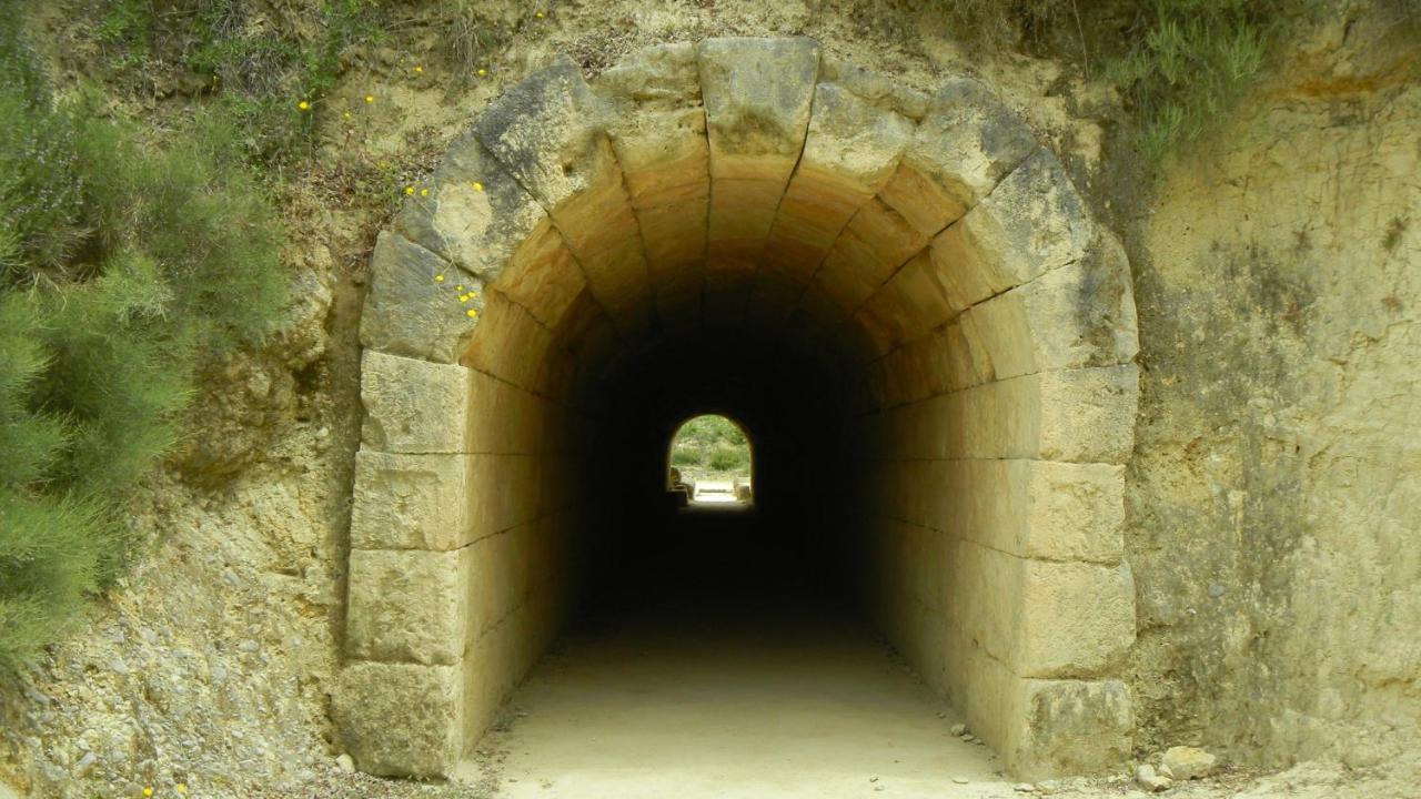 Cosy Guesthouse-Souterrain With Garden In City Center Corinth エクステリア 写真