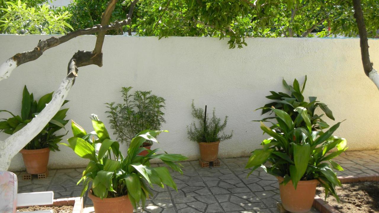 Cosy Guesthouse-Souterrain With Garden In City Center Corinth エクステリア 写真