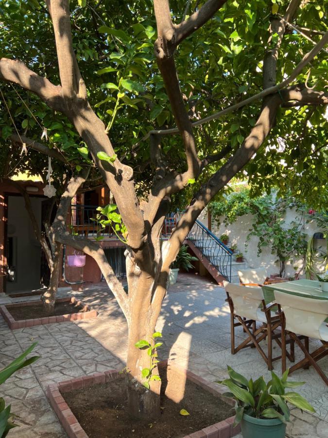 Cosy Guesthouse-Souterrain With Garden In City Center Corinth エクステリア 写真