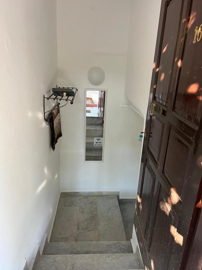 Cosy Guesthouse-Souterrain With Garden In City Center Corinth エクステリア 写真