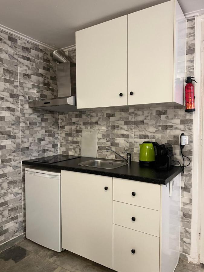 Cosy Guesthouse-Souterrain With Garden In City Center Corinth エクステリア 写真