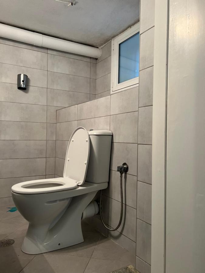 Cosy Guesthouse-Souterrain With Garden In City Center Corinth エクステリア 写真