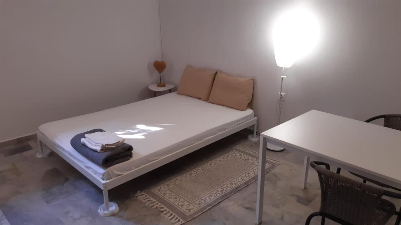 Cosy Guesthouse-Souterrain With Garden In City Center Corinth エクステリア 写真