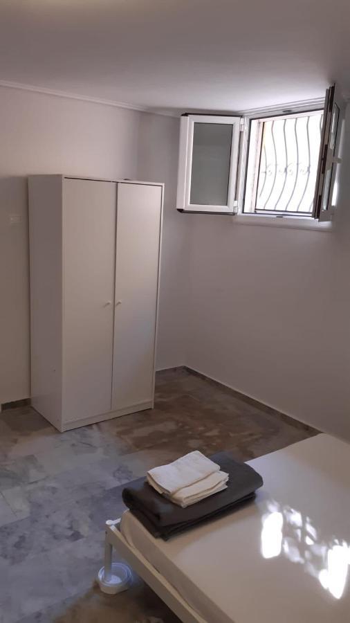 Cosy Guesthouse-Souterrain With Garden In City Center Corinth エクステリア 写真