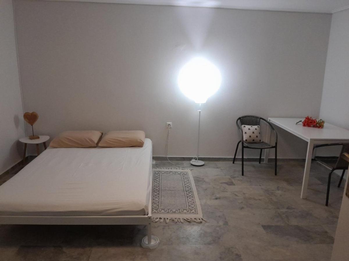 Cosy Guesthouse-Souterrain With Garden In City Center Corinth エクステリア 写真
