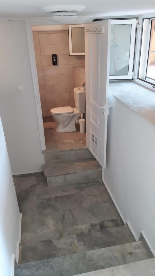 Cosy Guesthouse-Souterrain With Garden In City Center Corinth エクステリア 写真