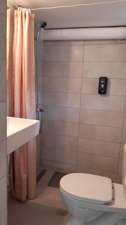 Cosy Guesthouse-Souterrain With Garden In City Center Corinth エクステリア 写真